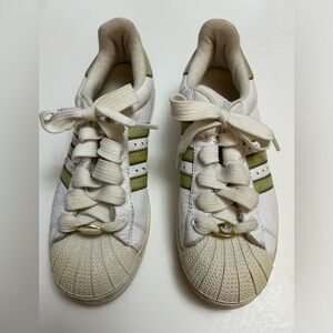 Adidas Size 8.5 White and Green Leather Smeaker